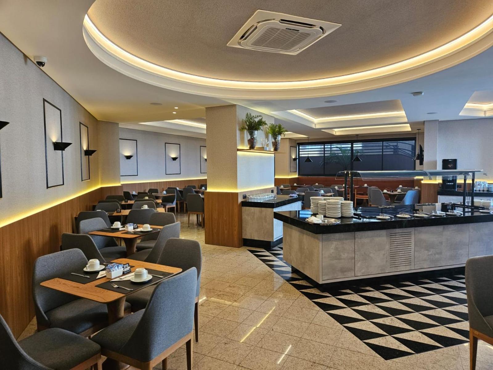 酒店 Metropole